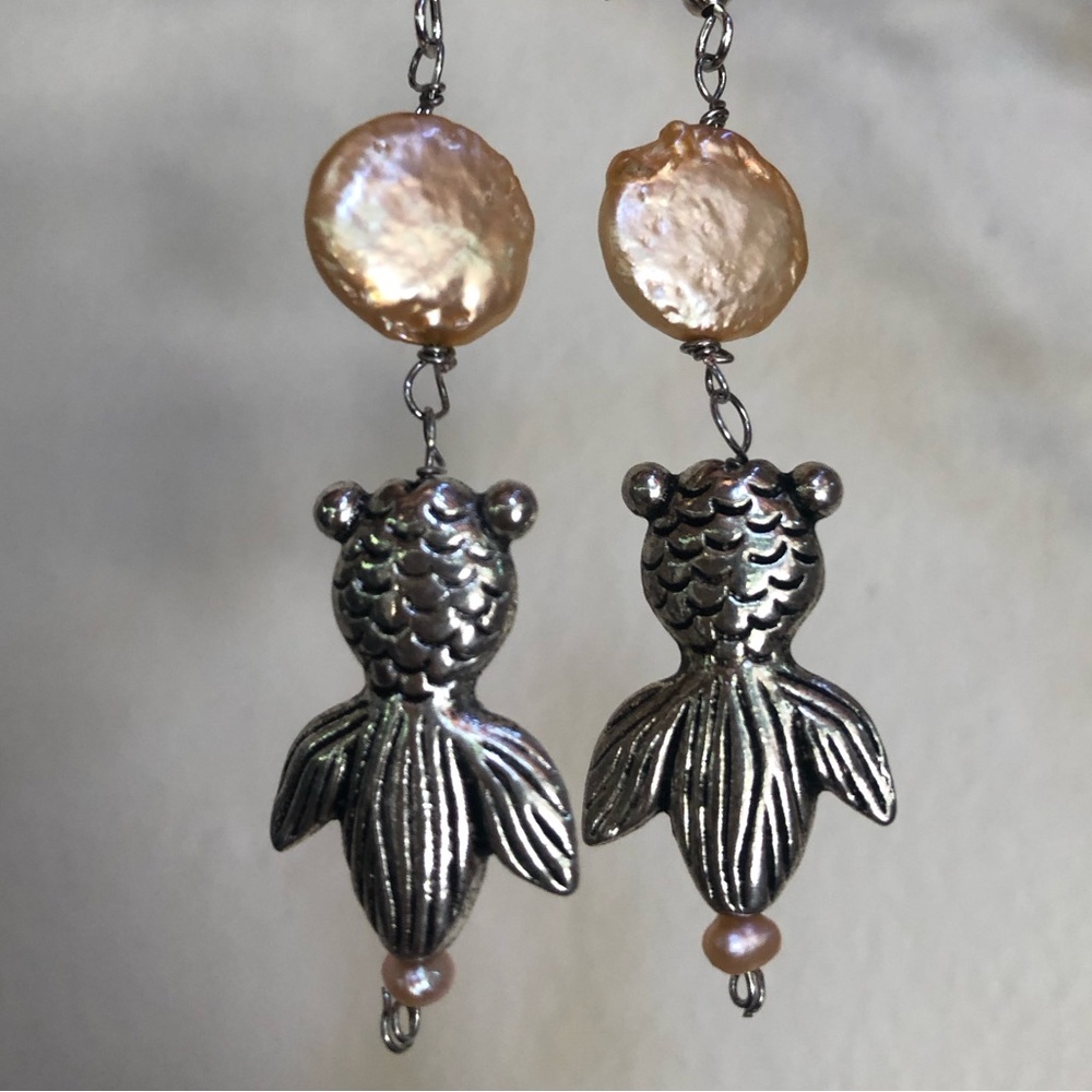 HAND CRAFTED Koi Goldfish Charm Pink Coin / Baroque Pearl Drop Silver Earrings - Picture 7 of 17